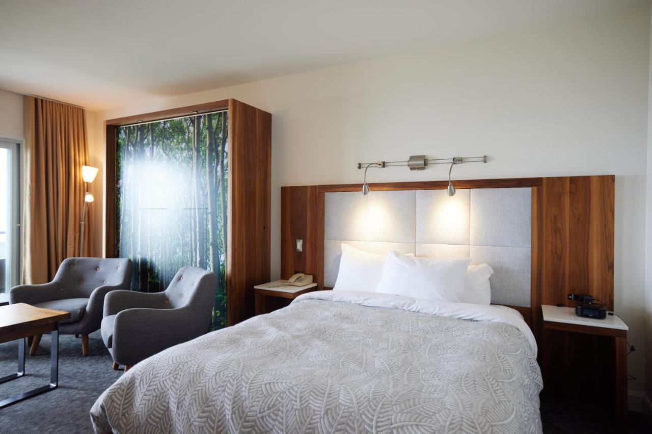 Auberge De La Pointe Ривьер-дю-Лу Экстерьер фото