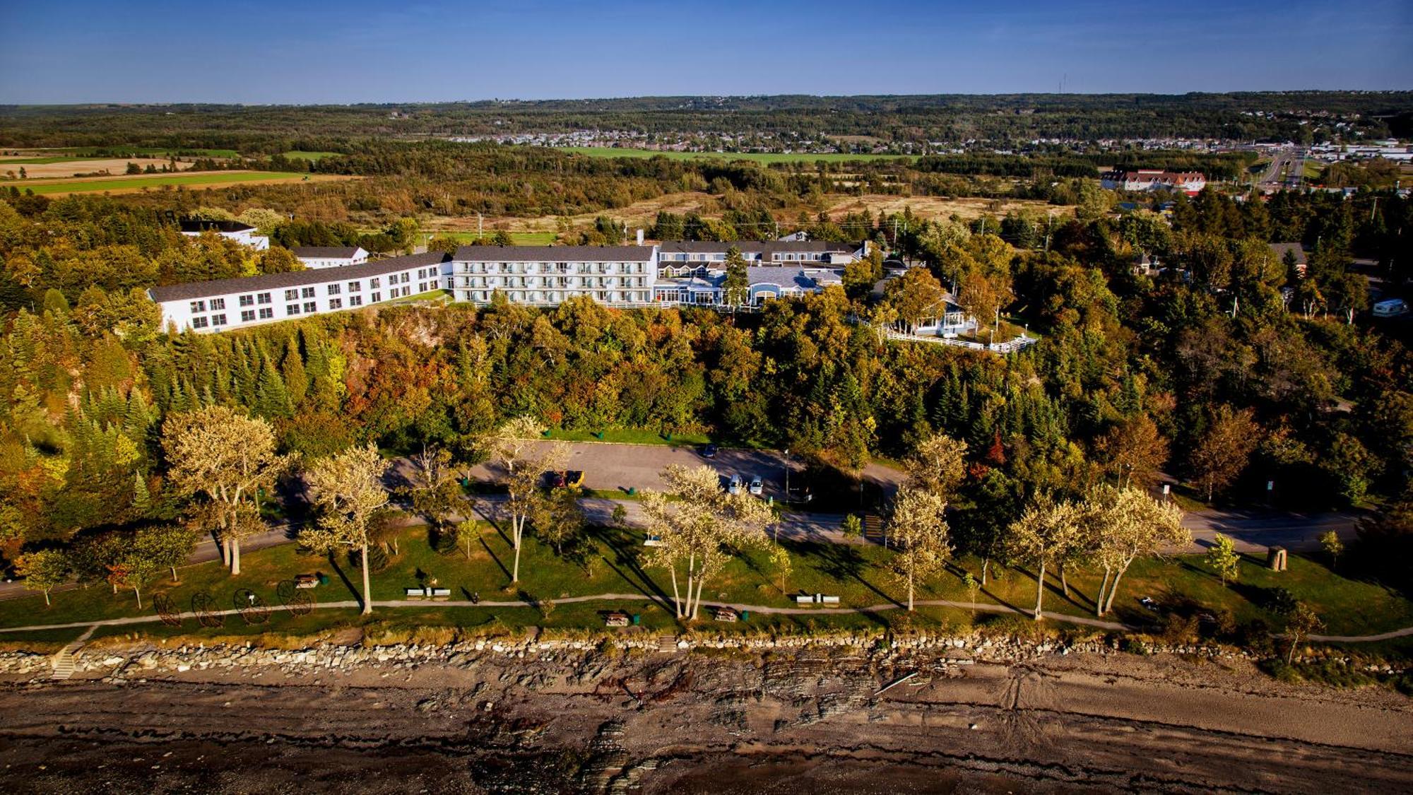 Auberge De La Pointe Ривьер-дю-Лу Экстерьер фото