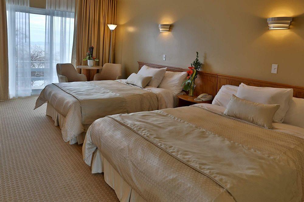 Auberge De La Pointe Ривьер-дю-Лу Экстерьер фото