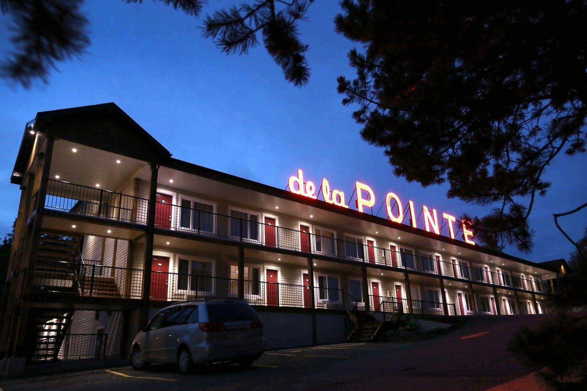 Auberge De La Pointe Ривьер-дю-Лу Экстерьер фото