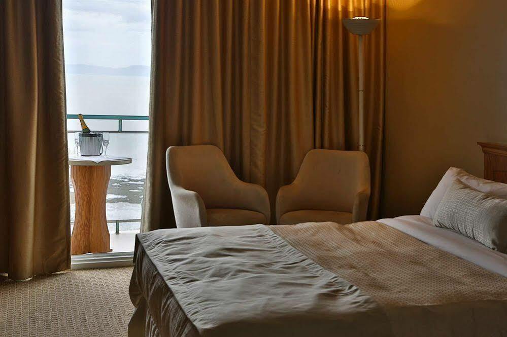 Auberge De La Pointe Ривьер-дю-Лу Экстерьер фото